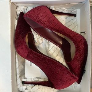 Burgundy Aldo brand velvet pumps